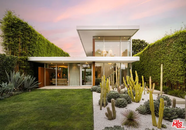 Photo 2 of Single family home for sale at 527 7th Street, Santa Monica, CA 90402 | MLS# 26852273 | Listing updated on 2026-09-23