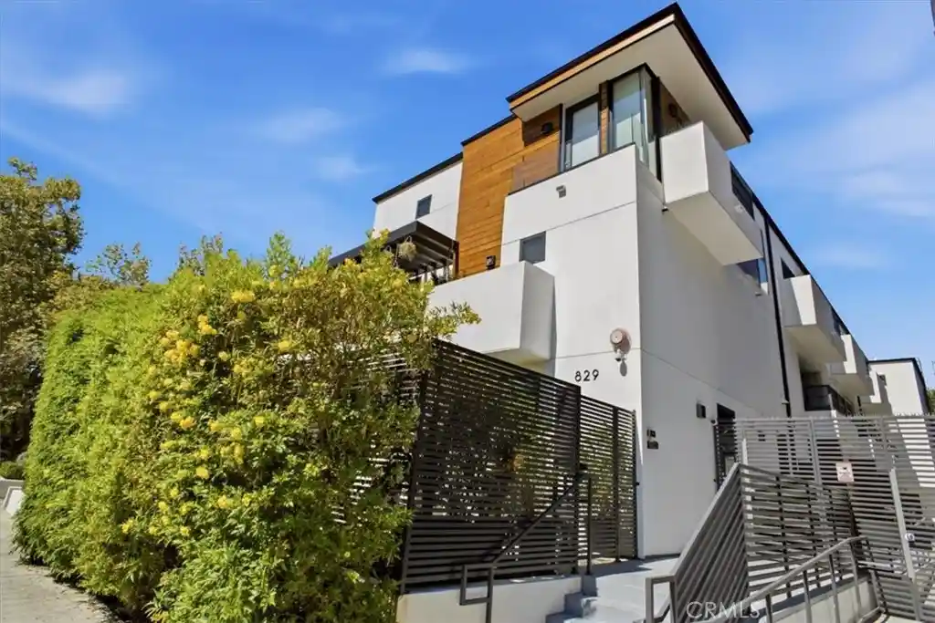 Listing Photo 1 - Condo for sale in 829 N Martel located at 829 N Martel, Los Angeles, CA 90046 - Unit 829 N Martel