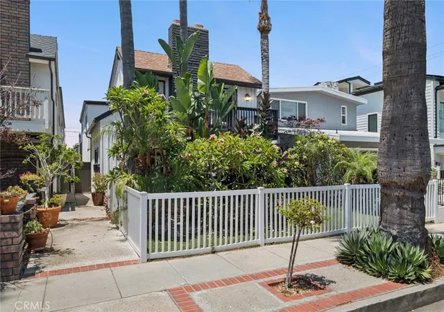 Photo 1 of Condo for sale at 415 Goldenrod, Corona Del Mar, CA 92625 | MLS# OC26157920 | Listing updated on 2026-09-24