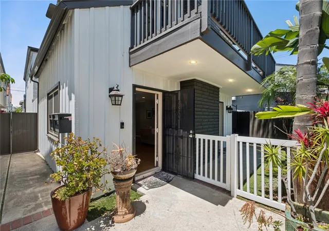 Photo 2 of Condo for sale at 415 Goldenrod, Corona Del Mar, CA 92625 | MLS# OC26157920 | Listing updated on 2026-09-24