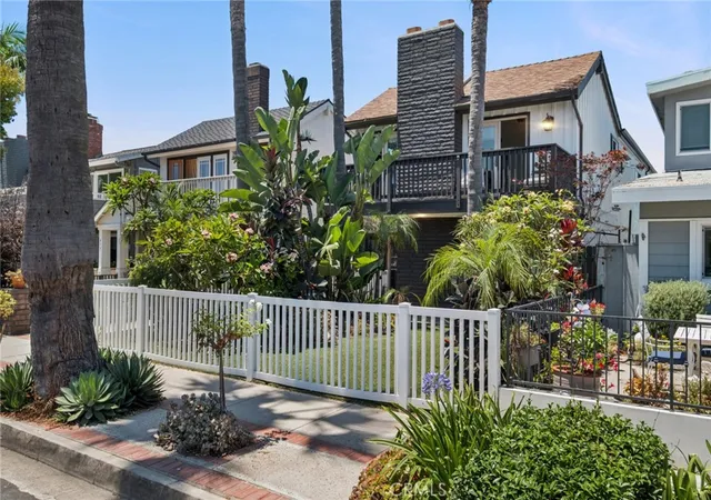 Photo 3 of Condo for sale at 415 Goldenrod, Corona Del Mar, CA 92625 | MLS# OC26157920 | Listing updated on 2026-09-24