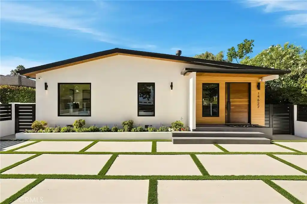 Single family home for sale at 14627 Huston, Sherman Oaks, CA 91403 | MLS# SR26158016