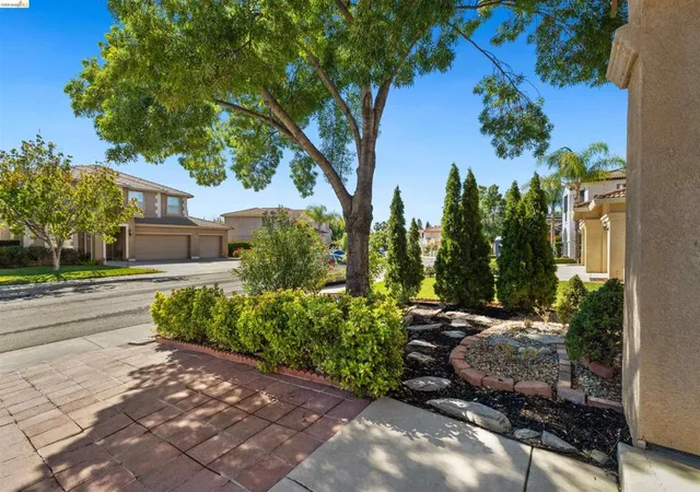 Photo 4 of Single family home for sale at 1842 Sanger Peak Way, Antioch, CA 94531 | MLS# 41142224 | Listing updated on 2026-10-07