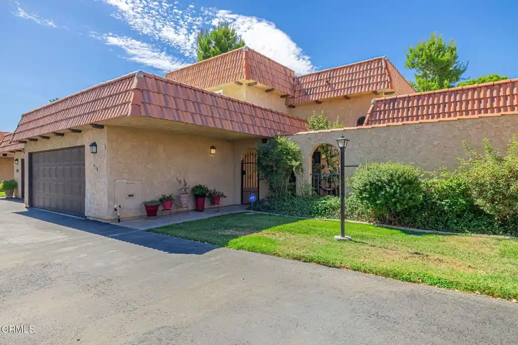 Condo for sale at 236 Shirley Ln, Palmdale, CA 93551 | MLS# V1-37711