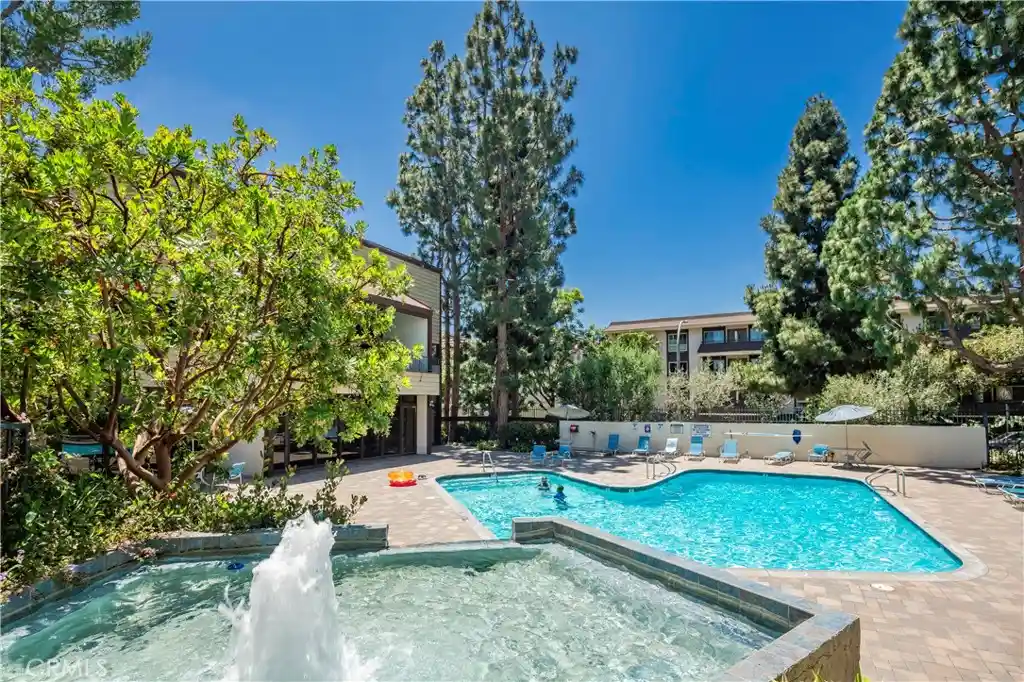 Listing Photo 1 - Condo for sale in 6000 Canterbury Dr located at 6000 Canterbury Dr, Culver, CA 90230 - Unit #D113
