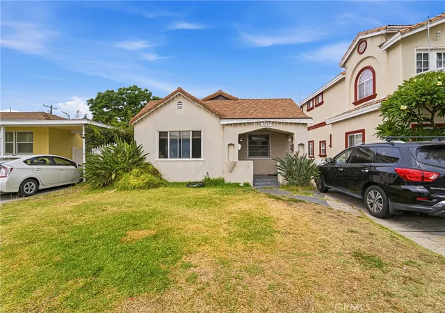 Photo 2 of Sale Pending at 9231 Hunt Ave, South Gate, CA 90280 | MLS# IV26158290 | Listing updated on 2026-09-05