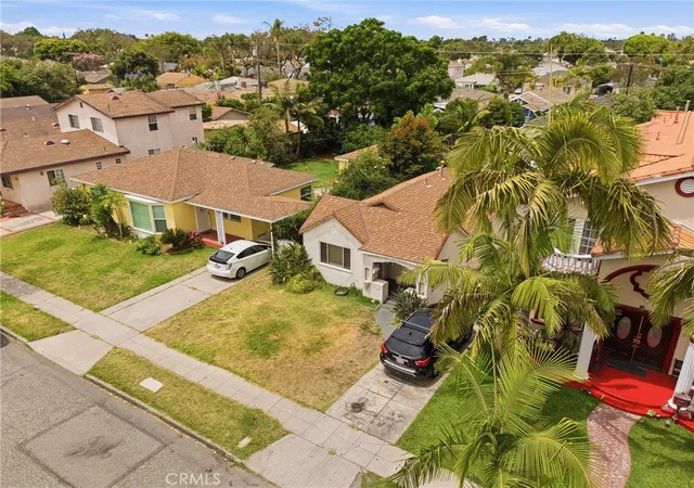 Photo 3 of Sale Pending at 9231 Hunt Ave, South Gate, CA 90280 | MLS# IV26158290 | Listing updated on 2026-09-05
