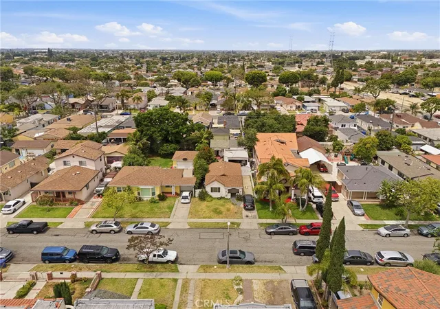 Photo 4 of Sale Pending at 9231 Hunt Ave, South Gate, CA 90280 | MLS# IV26158290 | Listing updated on 2026-09-05