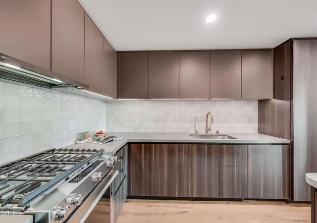 Photo 4 of Sale Pending at 39 S Los Robles Ave #5016, Pasadena, CA 91101 | MLS# P1-28115 | Listing updated on 2026-10-05