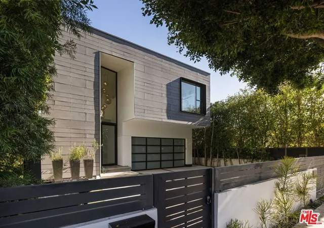 Photo 1 of Single family home for sale at 462 N Croft Ave, Los Angeles, CA 90048 | MLS# 26862359 | Listing updated on 2026-09-05