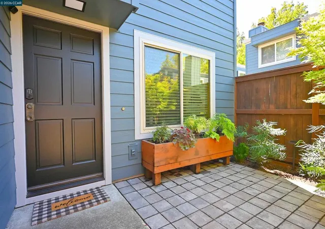 Photo 3 of Townhouse for sale at 1290 Honey Trl, Walnut Creek, CA 94597 | MLS# 41142244 | Listing updated on 2026-10-06
