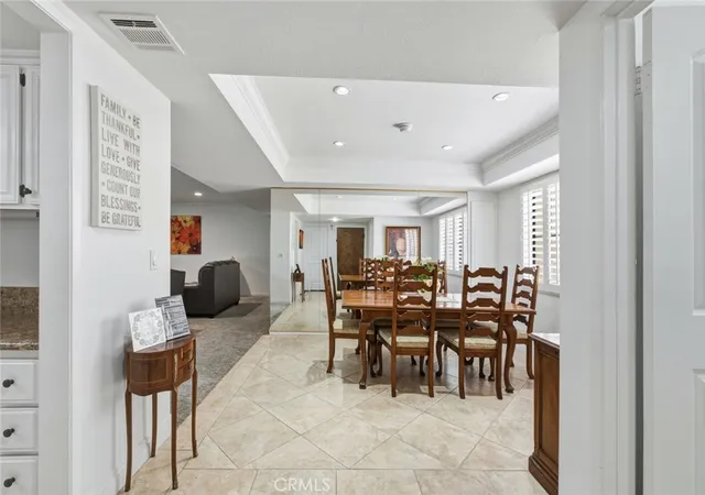 Listing Photo 3 - Condo for sale in building located at 640 S Lake, Pasadena, CA 91106 - Unit #203