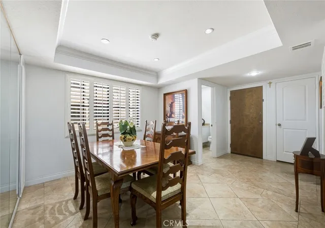 Listing Photo 5 - Condo for sale in building located at 640 S Lake, Pasadena, CA 91106 - Unit #203