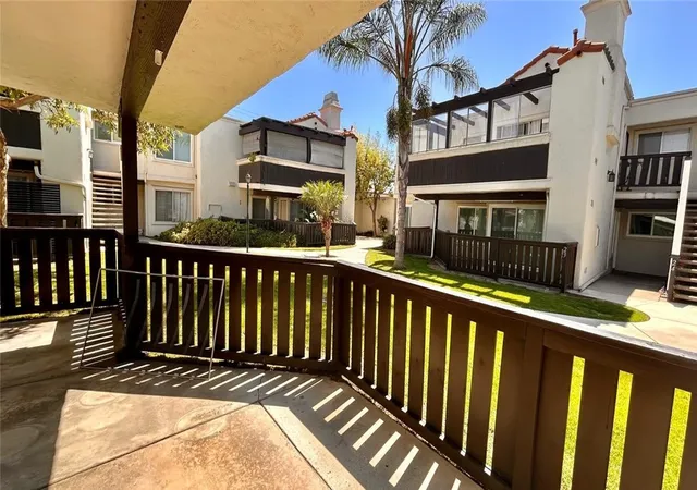 3rd image of 1927 Houston #5, Fullerton, CA 92833 | MLS# IV26158689