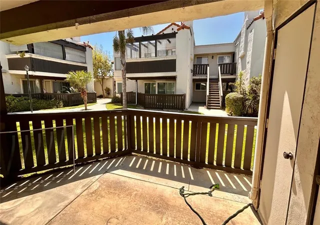 4th image of 1927 Houston #5, Fullerton, CA 92833 | MLS# IV26158689
