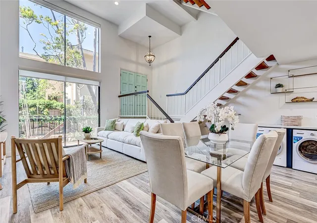 Photo 3 of Townhouse for sale at 984 Granville, Los Angeles, CA 90049 | MLS# SB26158670 | Listing updated on 2026-10-07