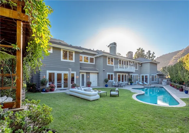 Photo 3 of Mansion for sale at 1502 Bienveneda, Pacific Palisades, CA 90272 | MLS# SR26157830 | Listing updated on 2026-08-31