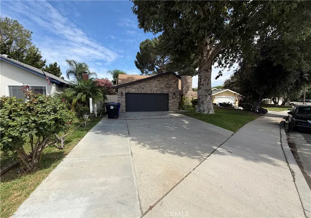 Photo 1 of Sale Pending at 23521 Via Chantilly, Valencia, CA 91355 | MLS# CV26148425 | Listing updated on 2026-09-17