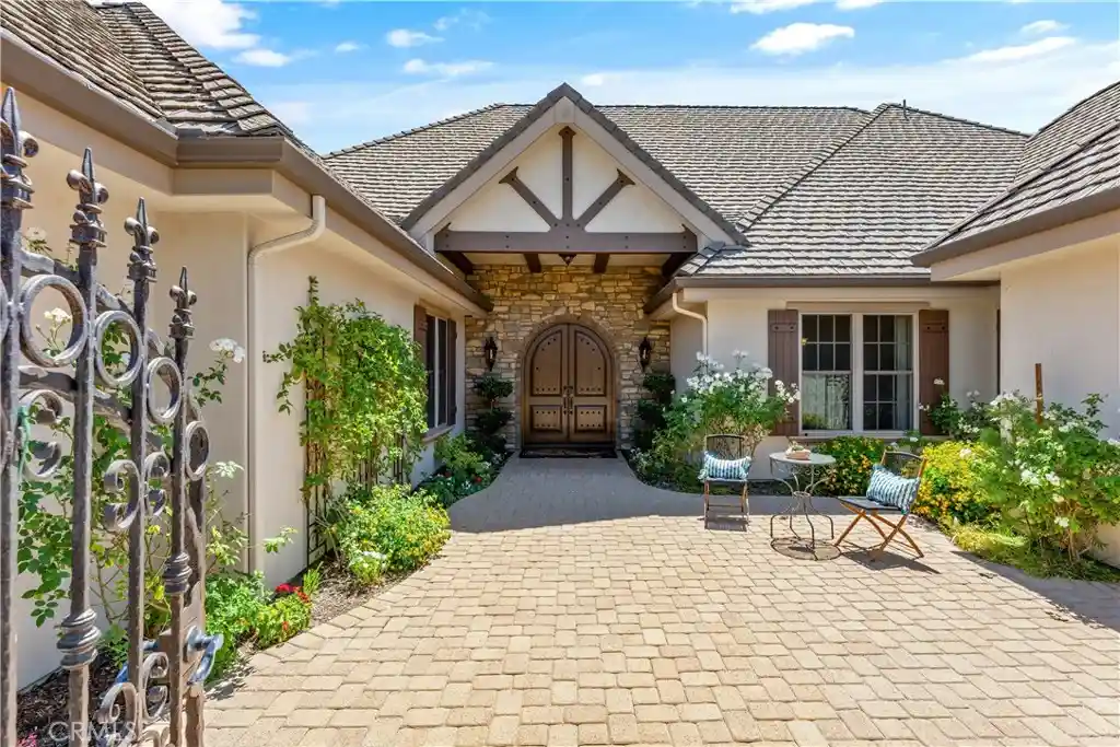 Photo 1 of Single family home for sale at 22121 Lynx Ct, Murrieta, CA 92562 | MLS# SW26158580 | Listing updated on 2026-10-19