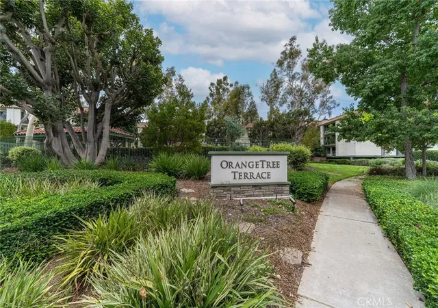 Listing Photo 2 - Condo for sale in building located at 4114 Apricot, Irvine, CA 92618 - Unit #