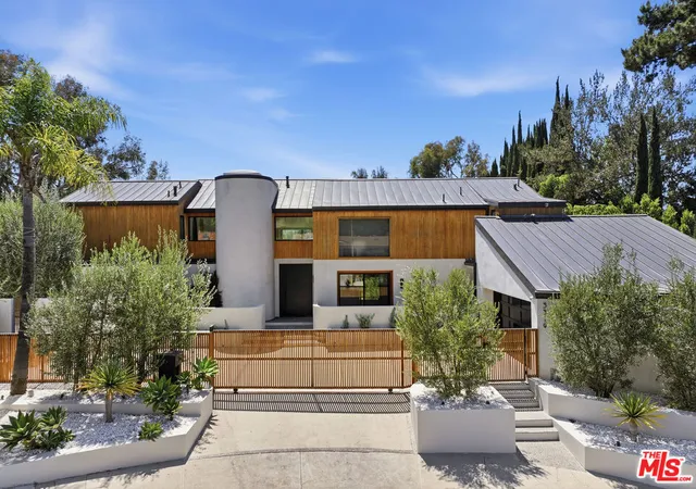 Photo 3 of Single family home for sale at 3319 Dona Lola Pl, Studio City, CA 91604 | MLS# 26857835 | Listing updated on 2026-09-20