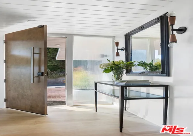 Photo 3 of Single family home for sale at 8656 Skyline Dr, Los Angeles, CA 90046 | MLS# 26862779 | Listing updated on 2026-09-22