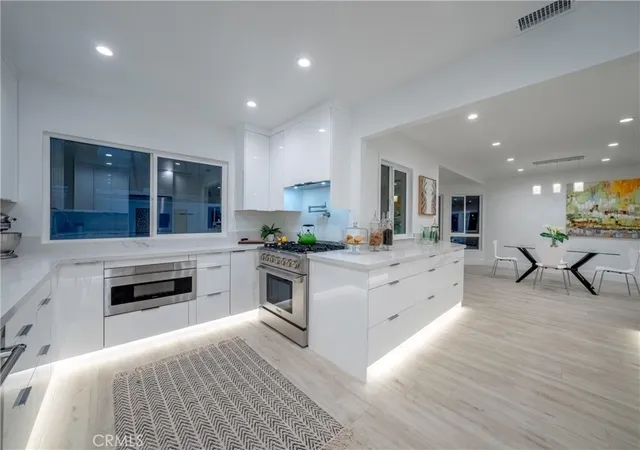 Photo 4 of Single family home for sale at 1657 S Sunrise, Palm Springs, CA 92264 | MLS# CV26139063 | Listing updated on 2026-09-28