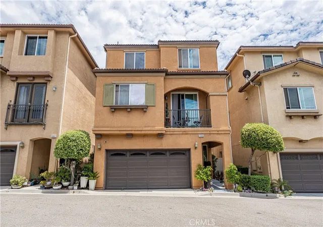 Photo 1 of Condo for sale at 11916 Manzanilla Ln, Los Angeles, CA 90047 | MLS# PW26159315 | Listing updated on 2026-10-07