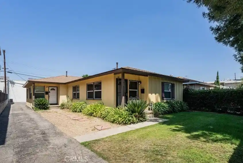 Multi family home for sale at 5919 Cedros, Van Nuys, CA 91411 | MLS# SR26159546