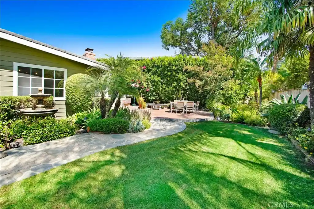 Photo 1 of Single family home for sale at 5062 Avenida Hacienda, Tarzana, CA 91356 | MLS# SR26152336 | Listing updated on 2026-10-21