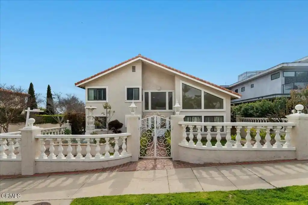 Photo 1 of Single family home for sale at 2222 Pier Ave, Santa Monica, CA 90405 | MLS# V1-37743 | Listing updated on 2026-07-31