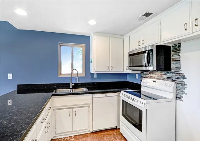 Photo 4 of Sale Pending at 24311 Cyn Lake Dr N #24, Canyon Lake, CA 92587 | MLS# SW26159663 | Listing updated on 2026-10-01