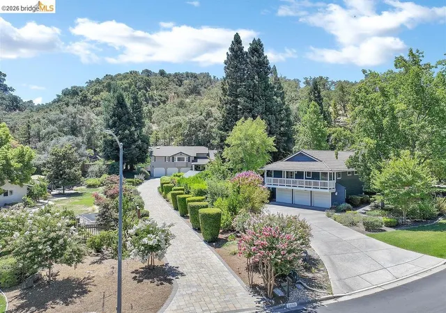 Photo 3 of Single family home for sale at 2090 Pebble Dr, Alamo, CA 94507 | MLS# 41142356 | Listing updated on 2026-10-02