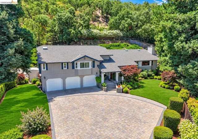 Photo 4 of Single family home for sale at 2090 Pebble Dr, Alamo, CA 94507 | MLS# 41142356 | Listing updated on 2026-10-02