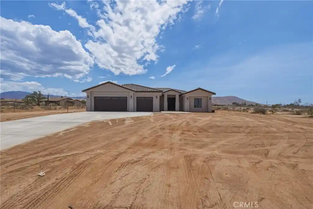 Photo 1 of Sale Pending at 23505 Del Oro Rd, Apple Valley, CA 92308 | MLS# CV26159684 | Listing updated on 2026-10-23