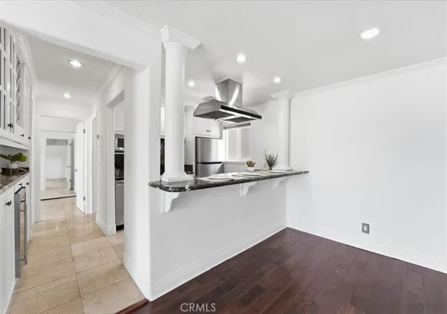 Listing Photo 5 - Condo for sale in building located at 15 15Th St, Hermosa Beach, CA 90254 - Unit #14