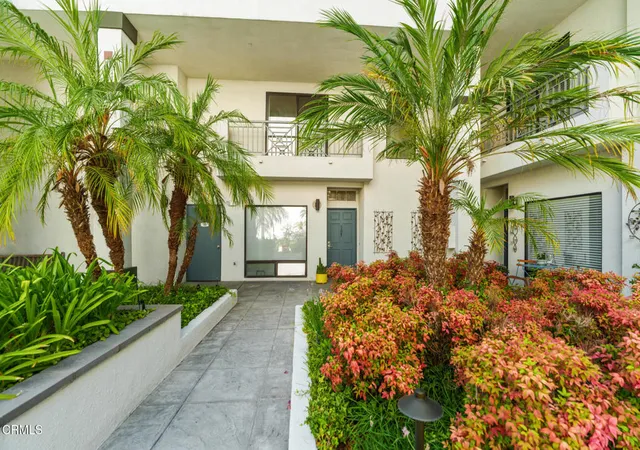 Photo 3 of Condo for sale at 111 S Oak Knoll Ave #107, Pasadena, CA 91101 | MLS# P1-28146 | Listing updated on 2026-09-25