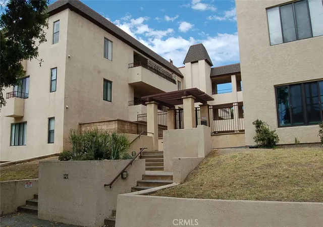 Photo 2 of Condo for sale at 121 S Wilson #103, Pasadena, CA 91106 | MLS# TR26159071 | Listing updated on 2026-09-09