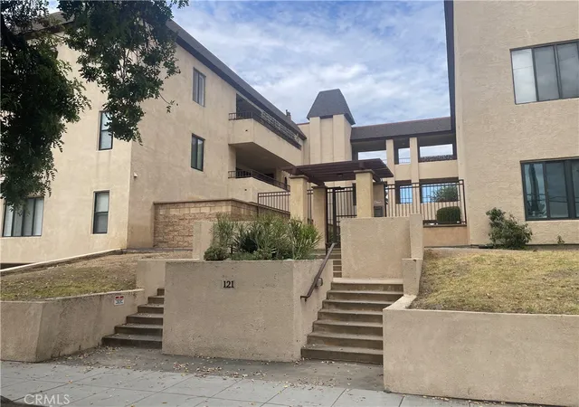 Photo 3 of Condo for sale at 121 S Wilson #103, Pasadena, CA 91106 | MLS# TR26159071 | Listing updated on 2026-09-09