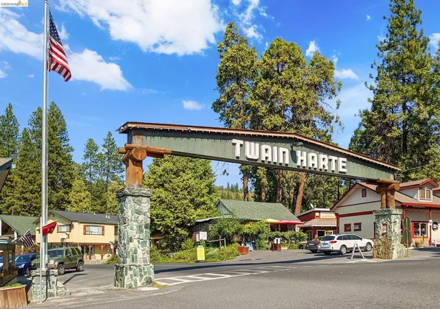 Photo 2 of Single family home for sale at 22896 East Ave, Twain Harte, CA 95383 | MLS# 41142429 | Listing updated on 2026-10-09