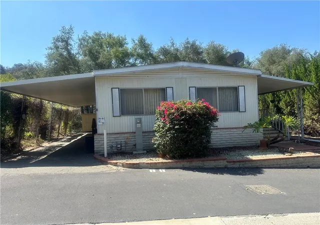 Photo 1 of Manufactured home for sale at 4747 Oak Crst Rd #88, Fallbrook, CA 92028 | MLS# SW26158110 | Listing updated on 2026-09-23
