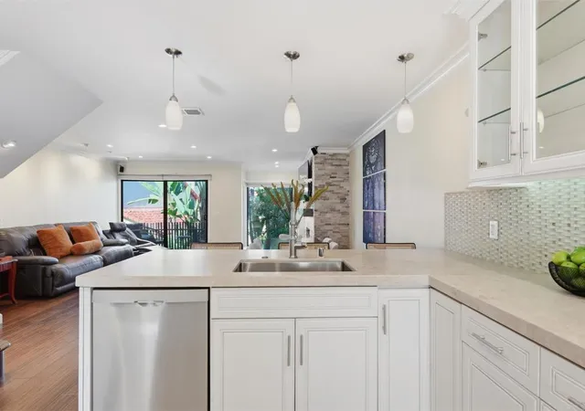 Listing Photo 2 - Condo for sale in building located at 1907 Estrella De Mar Ct, Carlsbad, CA 92009 - Unit #A