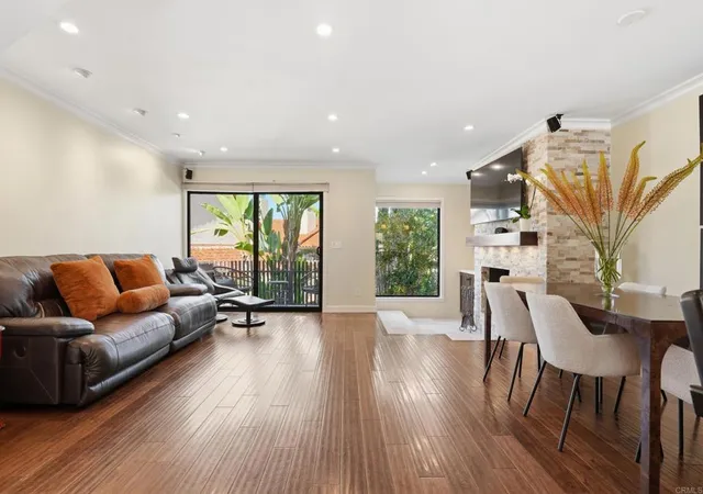Listing Photo 3 - Condo for sale in building located at 1907 Estrella De Mar Ct, Carlsbad, CA 92009 - Unit #A