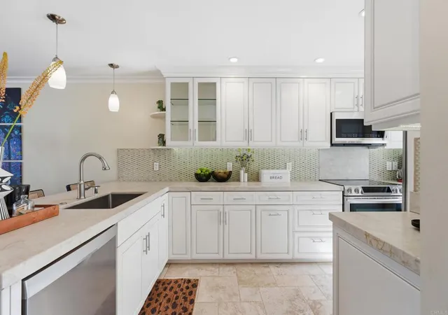 Listing Photo 4 - Condo for sale in building located at 1907 Estrella De Mar Ct, Carlsbad, CA 92009 - Unit #A