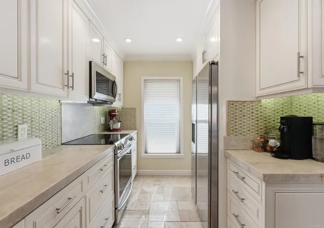 Listing Photo 5 - Condo for sale in building located at 1907 Estrella De Mar Ct, Carlsbad, CA 92009 - Unit #A