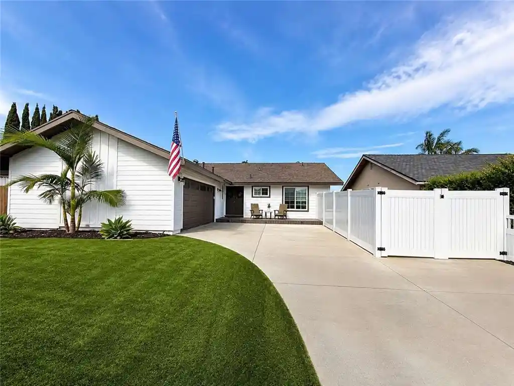 Photo 1 of Single family home for sale at 24321 Encorvado Ln, Mission Viejo, CA 92691 | MLS# FR26160301 | Listing updated on 2026-10-15