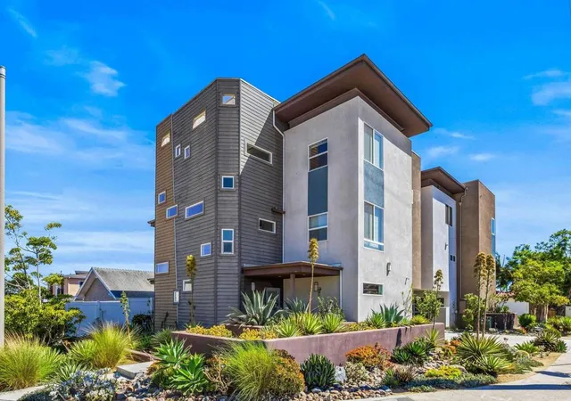 Photo 1 of Townhouse for sale at 1423 Evergreen St, San Diego, CA 92106 | MLS# NDP2606954 | Listing updated on 2026-09-30