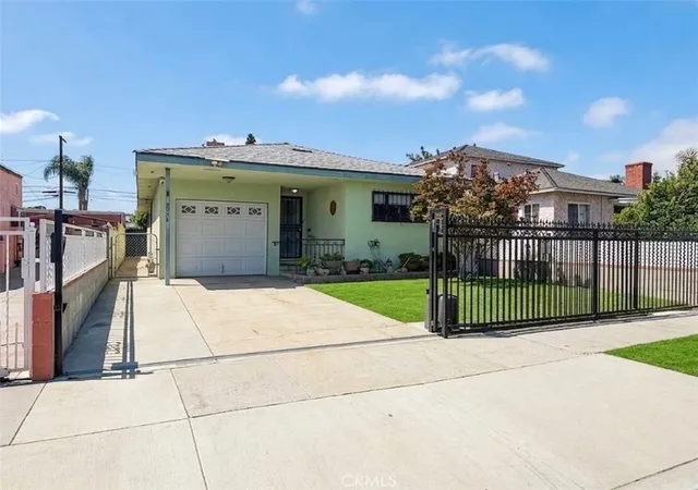 Photo 2 of Single family home for sale at 2938 Los Flores, Lynwood, CA 90262 | MLS# DW26160518 | Listing updated on 2026-09-29