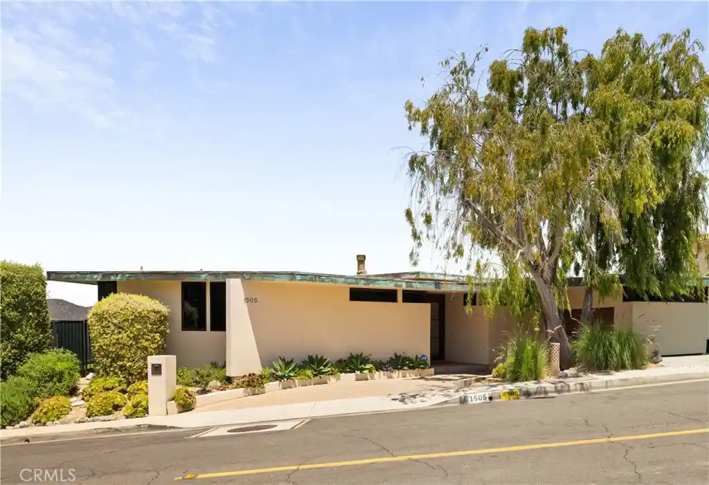 Photo 1 of Single family home for sale at 1505 Skyline Dr, Laguna Beach, CA 92651 | MLS# OC26160001 | Listing updated on 2026-10-29