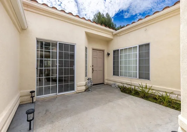 Townhouse for sale at 29665 Castle Crk Ln, Escondido, CA 92026 | MLS# NDP2606957
